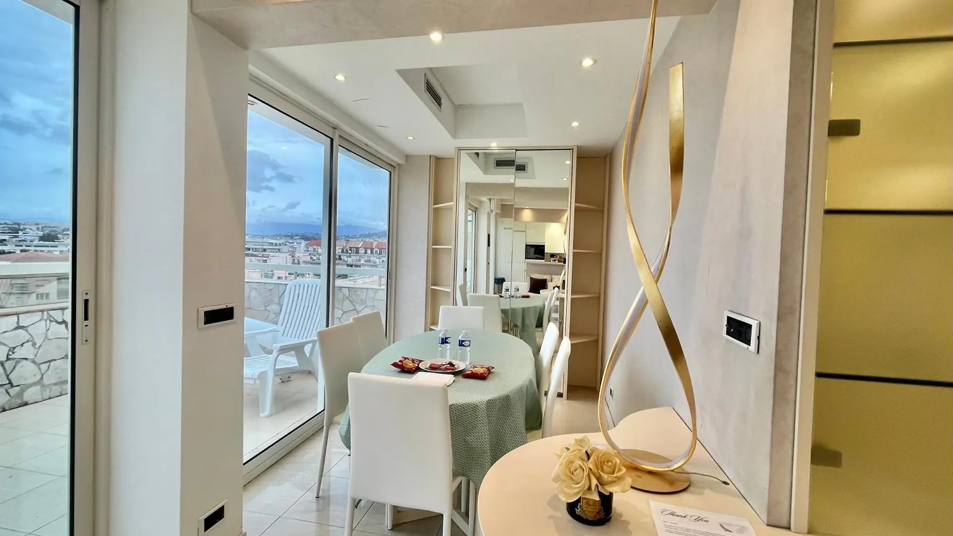Colony Apartment With Parking, By Welcome To كان